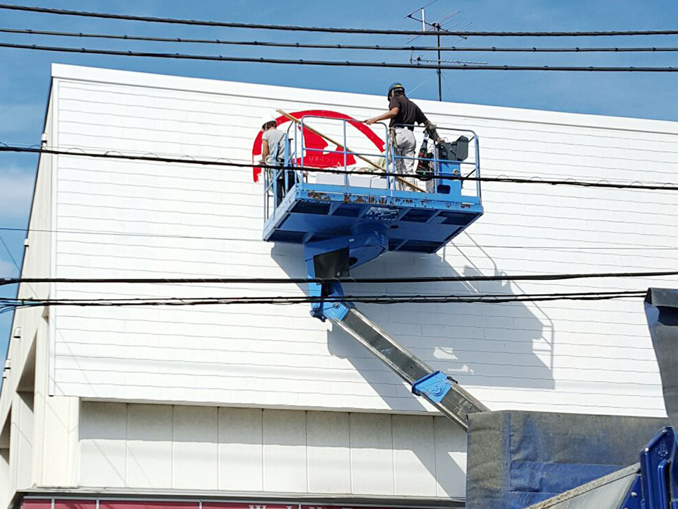 看板の施工場面