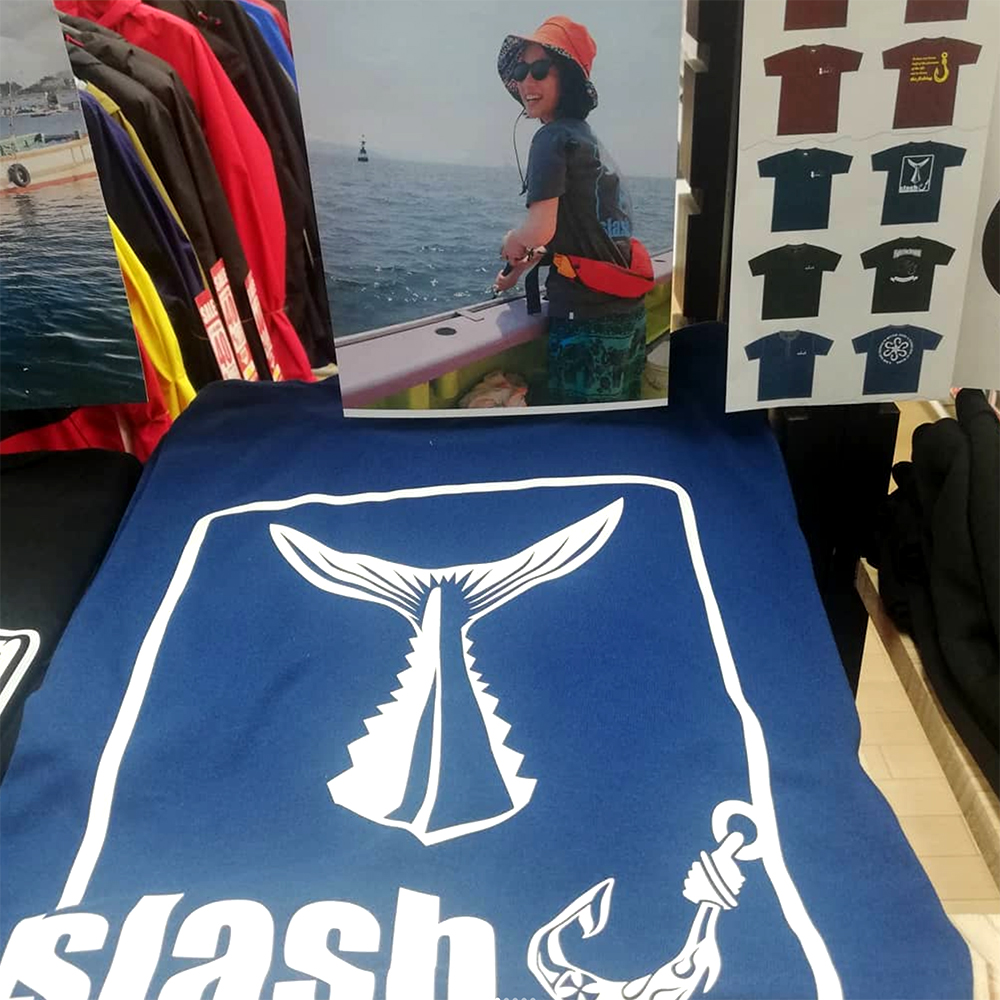 かめや釣具様でのTシャツ販売